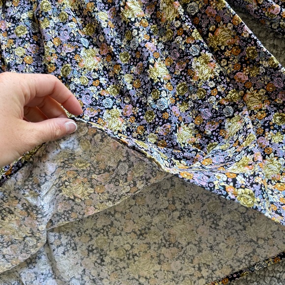 Gorgeous floral blouse/top perfect for work! - Picture 3 of 5